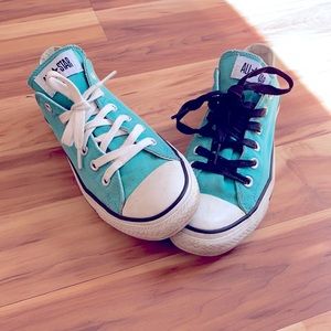 Seafoam green/teal size 8M 10W Converse sneakers